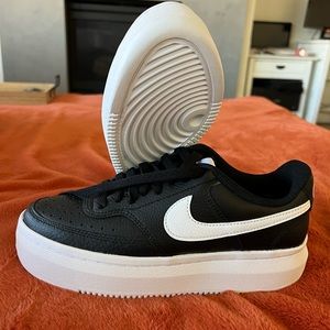 Nike Women’s Court Vision Alta LTR Size 8. Black White New with Box